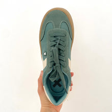 Load image into Gallery viewer, Xti Vegan Women's Retro Trainers Green
