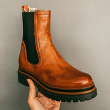 Load image into Gallery viewer, Mjus Women's Chunky Chelsea Boot Tan