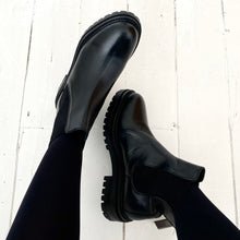 Load image into Gallery viewer, Carmela Chunky Women's Leather Chelsea Boot Black
