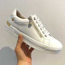 Load image into Gallery viewer, Xti Vegan Zip Women's Trainers White.