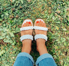 Load image into Gallery viewer, LADIES PILLOW PLAITED SLIDERS WHITE