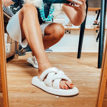 Load image into Gallery viewer, Vanessa Wu Padded Cloud Sandals