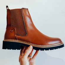 Load image into Gallery viewer, Carmela Women's Leather Chelsea Boot Tan