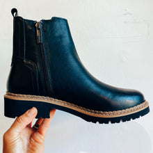 Load image into Gallery viewer, Carmela Women's Leather Chelsea Boot Black
