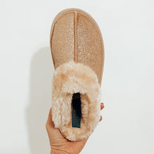 Load image into Gallery viewer, Ladies Faux Sheepskin Shimmer Slippers Champagne