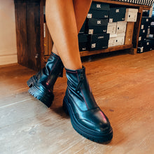 Load image into Gallery viewer, Carmela Chunky Women's Leather Zip Boot Black