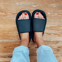 Load image into Gallery viewer, XTi Vegan Super Spongy Sliders Black