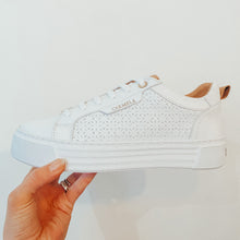Load image into Gallery viewer, Carmela Leather Women’s Trainers White