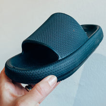 Load image into Gallery viewer, XTi Vegan Super Spongy Sliders Black