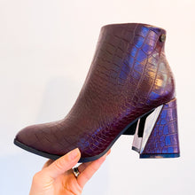 Load image into Gallery viewer, XTI Vegan Block Heel Women's Ankle Boot Burgundy