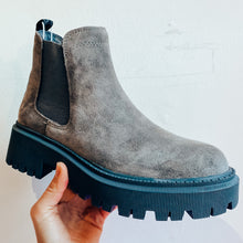 Load image into Gallery viewer, Carmela Women's Leather Chelsea Boot Grey
