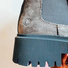 Load image into Gallery viewer, Carmela Women's Leather Chelsea Boot Grey
