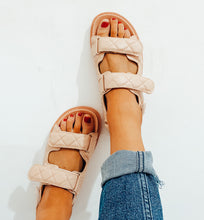 Load image into Gallery viewer, LADIES QUILTED SANDALS NUDE