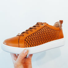 Load image into Gallery viewer, Carmela Leather Women’s Trainers Rich Tan