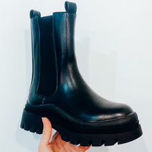 Load image into Gallery viewer, Chunky Womens Chelsea Boot Black