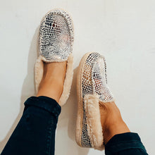 Load image into Gallery viewer, Ladies Faux Sheepskin Full Slippers Animal Print