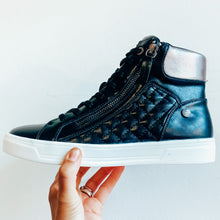 Load image into Gallery viewer, Xti Vegan Quilted  Zip Women's High Top Trainers Black