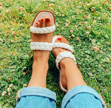 Load image into Gallery viewer, LADIES PILLOW PLAITED SLIDERS WHITE