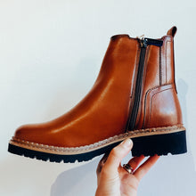 Load image into Gallery viewer, Carmela Women's Leather Chelsea Boot Tan
