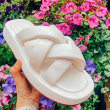 Load image into Gallery viewer, Vanessa Wu Padded Cloud Sandals