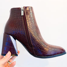 Load image into Gallery viewer, XTI Vegan Block Heel Women's Ankle Boot Burgundy