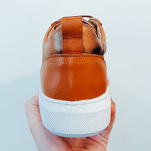 Load image into Gallery viewer, Carmela Leather Women’s Trainers Rich Tan