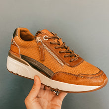 Load image into Gallery viewer, Carmela Retro Leather Women&#39;s Trainers Natural