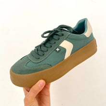 Load image into Gallery viewer, Xti Vegan Women&#39;s Retro Trainers Green