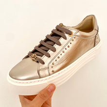 Load image into Gallery viewer, Carmela Gold Leather Women’s Trainers