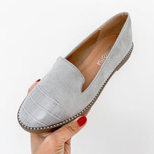 Load image into Gallery viewer, LADIES CROC TOE SLIP ON SHOES GREY