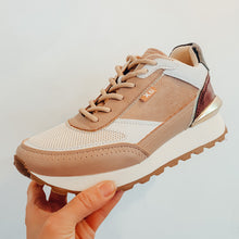 Load image into Gallery viewer, XTi Vegan Classic Women&#39;s Trainers Beige Burgundy