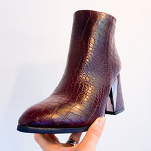 Load image into Gallery viewer, XTI Vegan Block Heel Women&#39;s Ankle Boot Burgundy